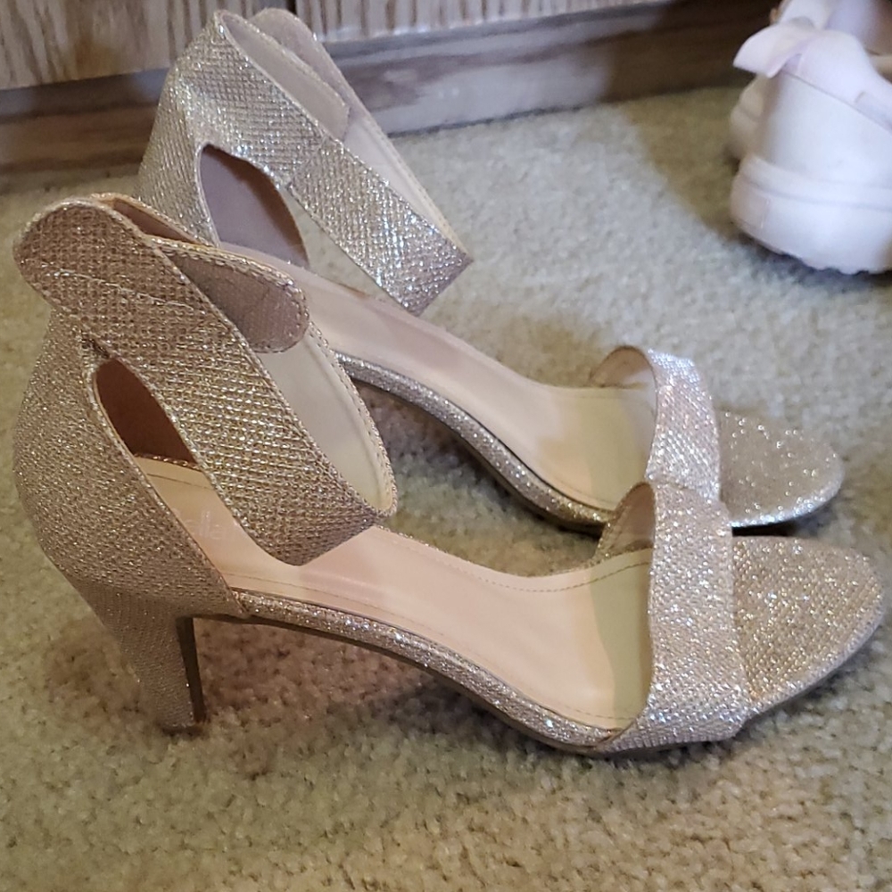 Heels - Picture 2 of 2